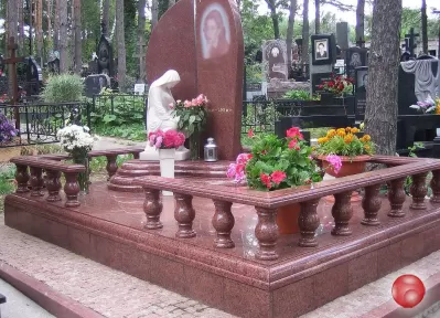 Склепы и мемориальные комплексы, памятники на заказ