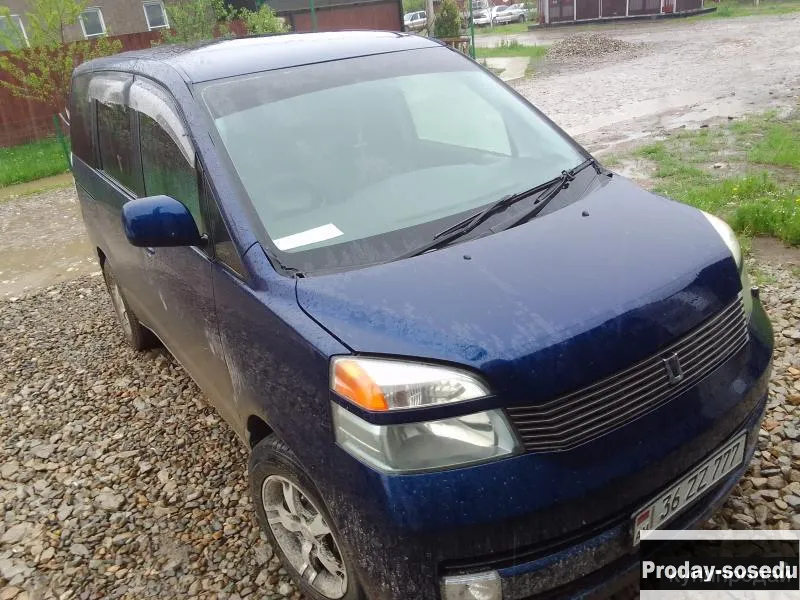 Toyota Voxy, 2005