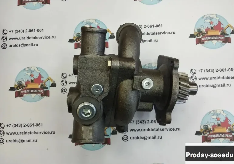 Водяной насос Cummins 4972857