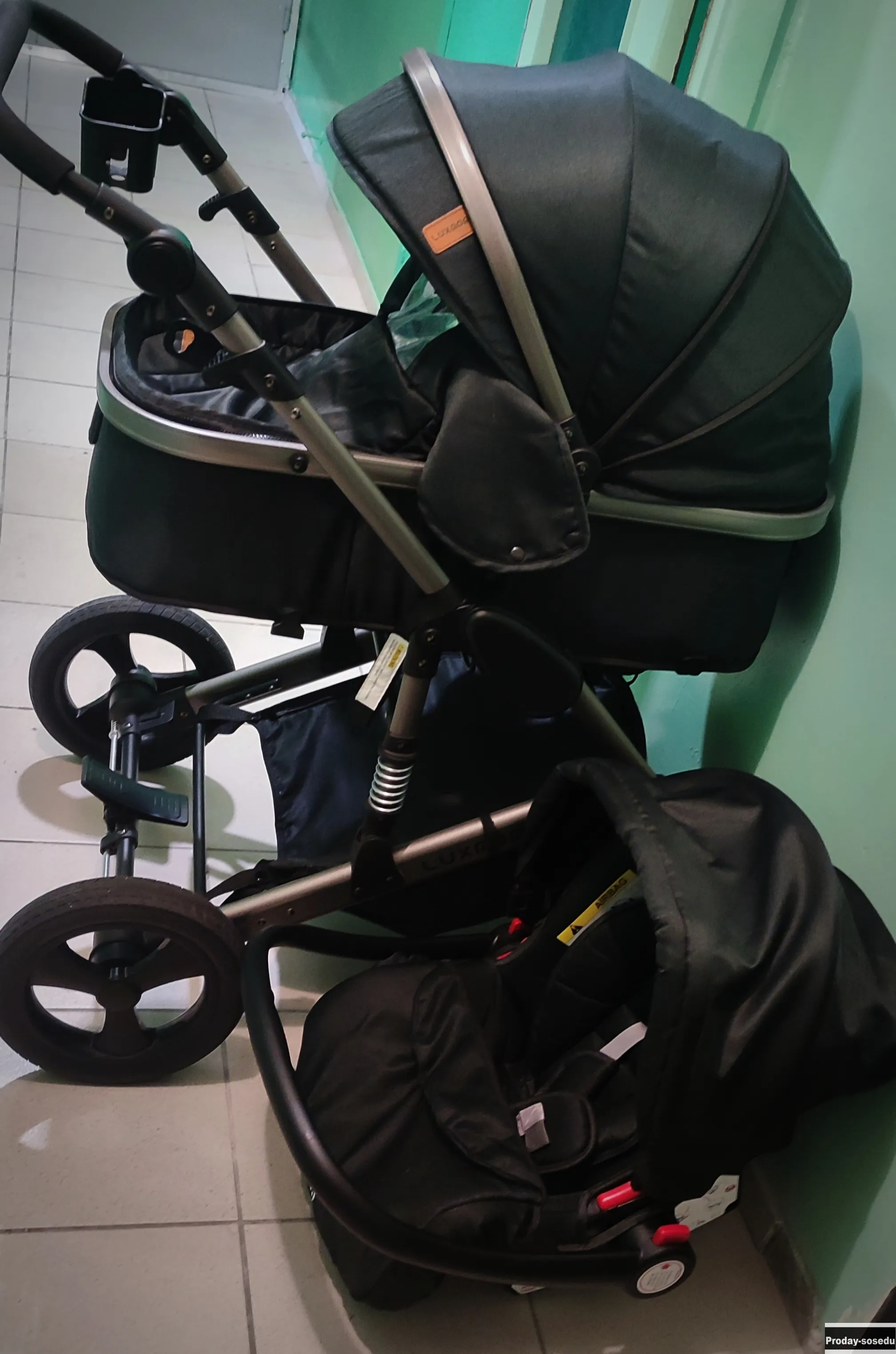 Продам детскую коляску luxmom 3 в 1