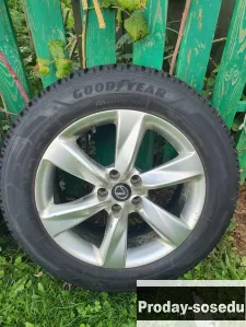 Продаю комплект зимних шин с дисками БУ Goodyear UltraGrip 235/60 R18 107Т