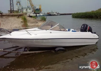 Лодка каютная Дельфин-650