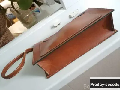 Продам: барсетка светло -коричневая {25x15x7} см в Москве