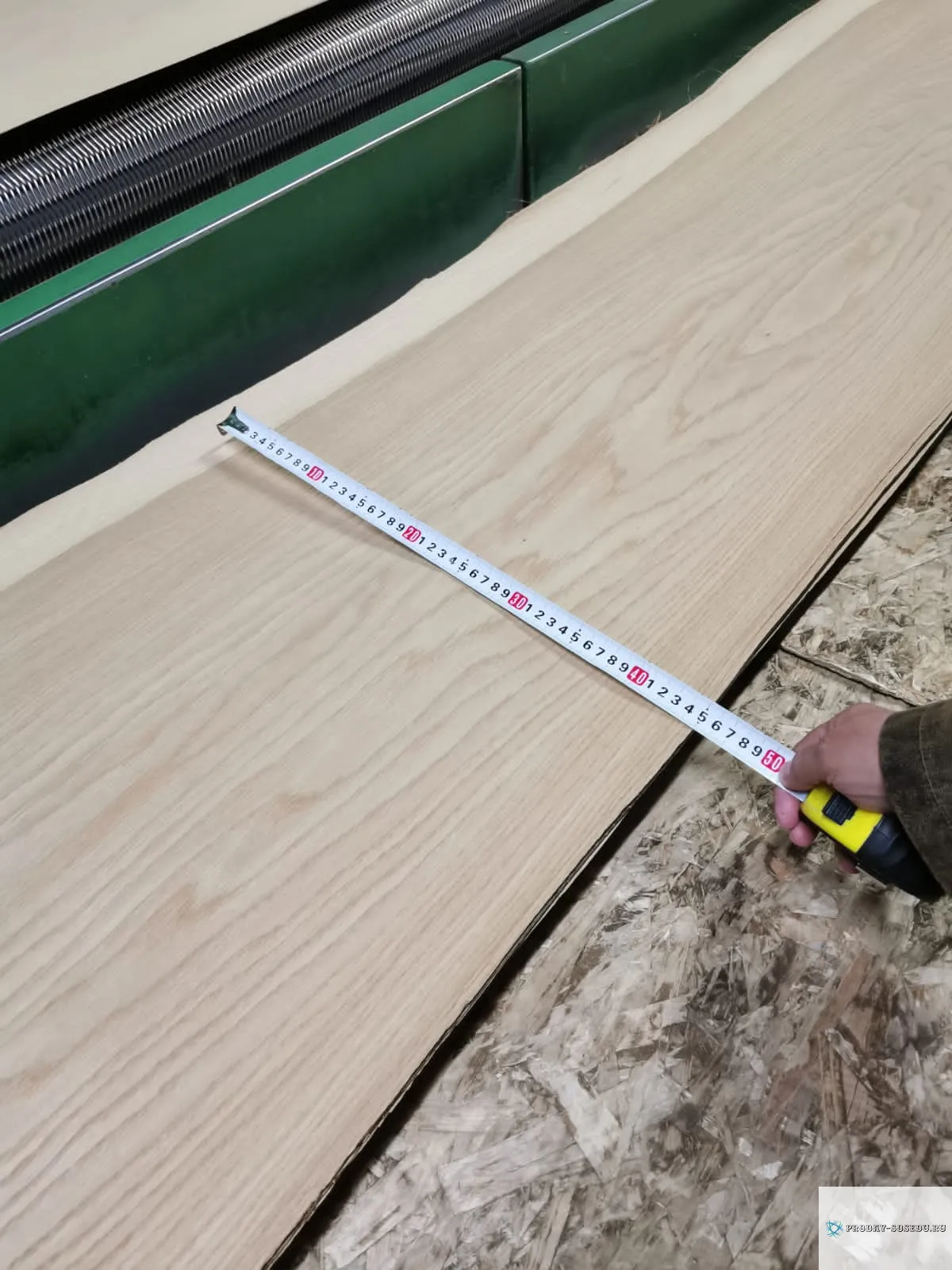 Шпон строганый, лущенный из дуба, бука, ясеня, клена, капового карагача.