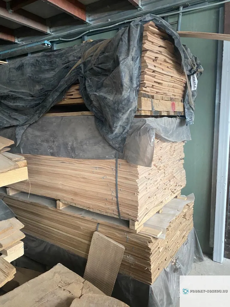 Шпон строганый, лущенный из дуба, бука, ясеня, клена, капового карагача.