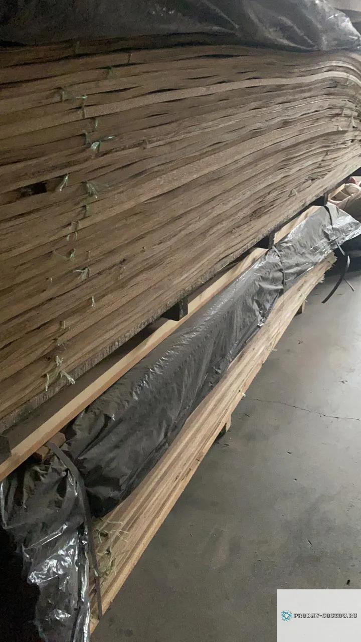 Шпон строганый, лущенный из дуба, бука, ясеня, клена, капового карагача.